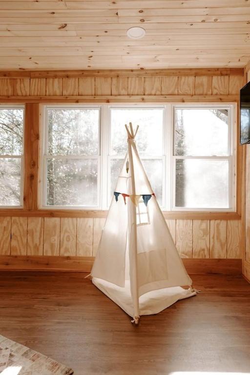 Cabin With Treehouse Views, 3 King Beds, 4 Bunks, And Large Hot Tub! Gatlinburg Zewnętrze zdjęcie