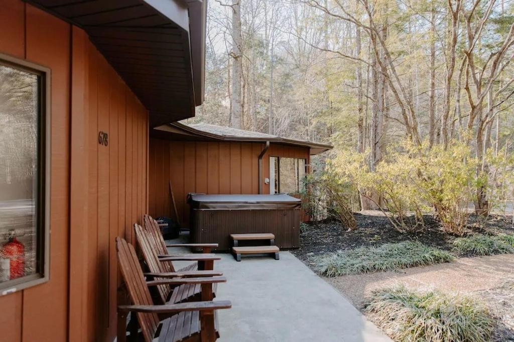 Cabin With Treehouse Views, 3 King Beds, 4 Bunks, And Large Hot Tub! Gatlinburg Zewnętrze zdjęcie